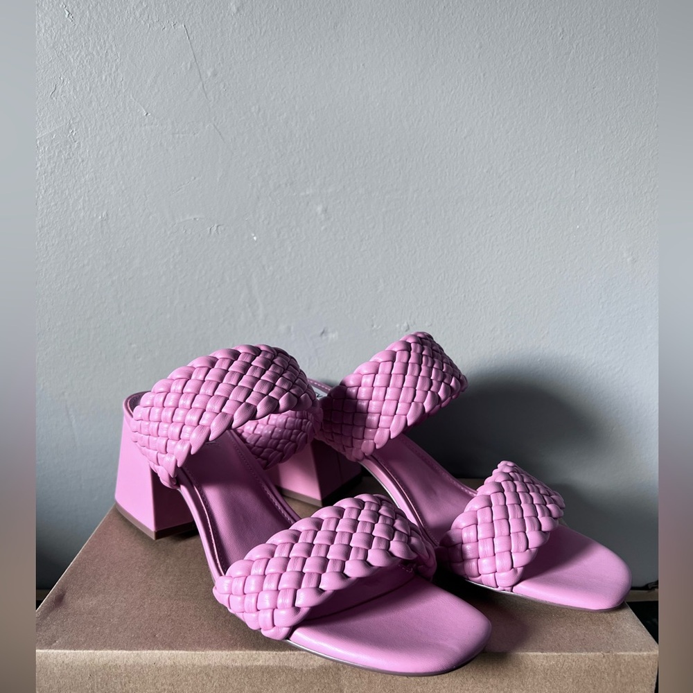 NIB pink Steve Madden Daphnee sandals